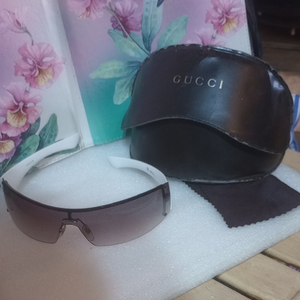 Gucci White-Arm Sunglasses with Smoke Gradient Lenses